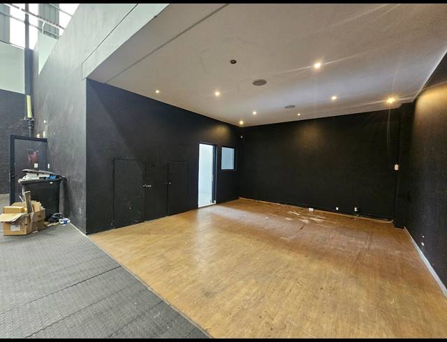 322M² WAREHOUSE TO LET IN LINBRO PARK